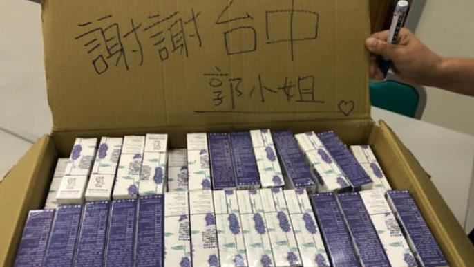 不捨醫護手裂　台中女暖送千條護手霜
