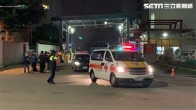 湖北武漢第二批包機返台抵達台灣桃園機場，遊覽車載送台人離開（救護車,警察）
圖/記者陳啟明攝影