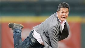 ▲前兄弟象日籍投手養父鐵擔任開球嘉賓（圖／中華職棒提供）