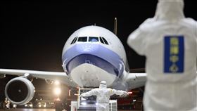 陳時中接機。（圖／CDC提供）