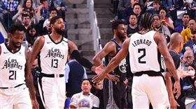 ▲『可愛』雷納德（Kawhi Leonard）、喬治（Paul George）合力攻下38分擊敗勇士。（圖／翻攝自NBA推特）