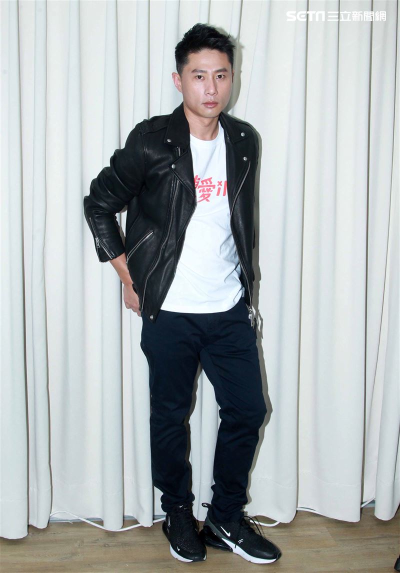 「練愛iNG」監製小刀接受三立新聞網專訪。（記者邱榮吉/攝影）