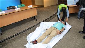 防疫超前部署 南市公布死亡大體處理SOP國內已有1例武漢肺炎死亡案例，台南市政府11日舉行記者會，展示屍袋及大體處理流程。市府表示，已制定SOP標準作業流程以防治疫情擴散，維護台南市醫院、社區、殯葬管理所人員的健康。中央社記者張榮祥台南攝  109年3月11日