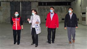 宜蘭規劃異地辦公  中興文創園區可納463人進駐因應疫情變化，宜蘭縣府規劃在中興文創園區作為第2辦公處所，可容納463人進駐，縣長林姿妙（左2）11日前往現勘。（宜蘭縣政府提供）中央社記者王朝鈺傳真  109年3月11日
