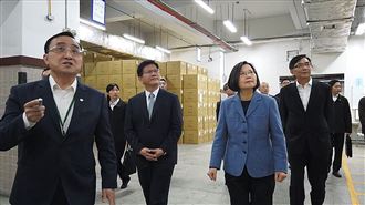 不眠不休送口罩　蔡英文慰勉中華郵政