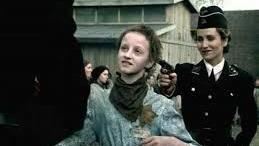 看管集中營6年　剝人皮是她唯一嗜好