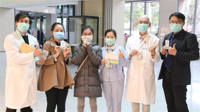 感恩護理師辛勞　輔大校友贈護手霜