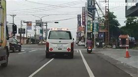 斗六爸求禮讓「孩子在咳血」　救護車已出發！車牌號碼曝光
圖翻攝畫面