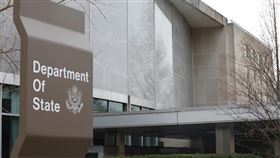 美國務院人權報告  關切北京影響台灣新聞自由美國國務院美東時間11日發布2019年年度人權報告，並以不少篇幅關切北京施壓台灣媒體一事。圖為美國國務院杜魯門大樓外觀。中央社記者徐薇婷華盛頓攝  109年3月12日