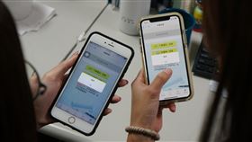 口罩實名制2.0  健保APP大當機（2）口罩實名制2.0於12日上午9時上線，開放預購233萬人份口罩，但「健保快易通」APP一開放就大當機，頻繁跑出系統忙碌或錯誤訊息。中央社記者孫仲達攝  109年3月12日