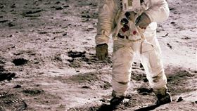 美台專家10日同聲表示，雙方下階段太空合作將鎖定在登陸月球及培訓台籍太空人。（示意圖／圖取自Unsplash圖庫）