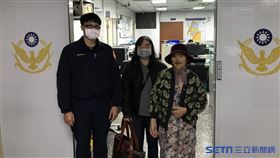 好想女兒！7旬老母「北上尋親迷路」　土城暖警助團圓（圖／土城分局提供）