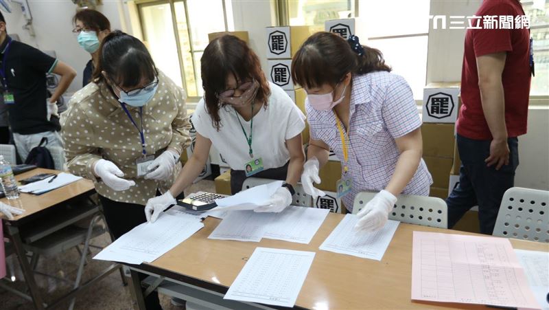 搶救韓國瑜？他：連署書挑錯公僕加薪