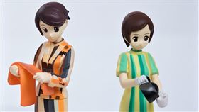 華航絕版1970年代空服員制服公仔，限量3000個。（圖／華航提供）