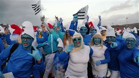 法國「藍精靈遊行」。（圖／達志影像）