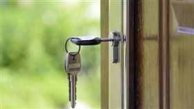 住展雜誌表示，房屋業者採取不廣告不促銷「佛系賣房」，想守住售價等待疫情結束的做法想得太樂觀。（圖取自Pixabay圖庫）