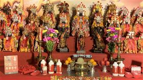 由「旺好運」平台發起，「寰宇媽祖文化國際交流協會」主辦，逾150間兩岸廟宇共同協辦的「百廟眾聖護蒼生 為全球疫情祈福」法會，將首開兩岸共同為新冠疫情線上祈福先例，知名網路直播平台〈浪Live〉也宣佈共襄盛舉，旗下直播主將在法會重點時段，帶領粉絲共同為全球祈福。(圖/生活中心)