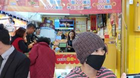 ▲台彩2000萬超級紅包刮刮樂，彩券行，刮刮樂。（圖／記者林辰彥攝影）