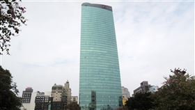 台中亞緻大飯店將熄燈（1）位於台中市勤美誠品商圈的亞緻大飯店，營運至今13年，如今遭受武漢肺炎疫情重創，6日正式宣告將營業至8日止。中央社記者郝雪卿攝　109年3月6日