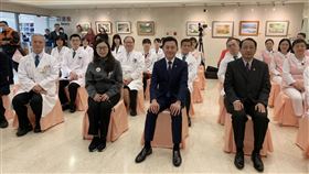 新竹馬偕醫院啟用武漢肺炎病毒合約實驗室新竹馬偕醫院12日宣布啟用竹竹苗首家「武漢肺炎病毒合約實驗室」，新竹市長林智堅（前右2）到場見證，他表示，將能減少檢體外送的車程時間，將檢驗流程從48小時縮短至最短4小時，在短時間掌握通報個案檢驗結果。中央社記者郭宣(文三)攝　109年3月12日