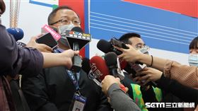 防疫會議後吳志揚接受訪問。（圖／記者王怡翔攝影）