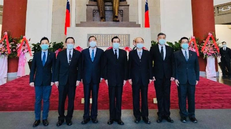 一張圖曝馬英九7人挨諷「搞笑團體」