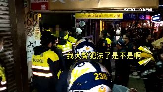 酒客互毆火爆砸椅　不甩快打部隊嗆警