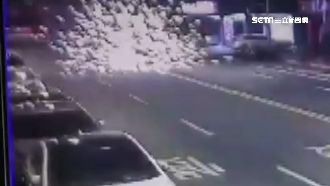 新店深夜巨響　竟是駕駛開車邊丟煙火