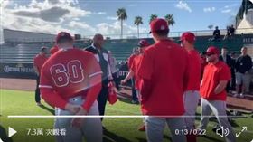 ▲巴克利（Charles Barkley）3月3日曾赴天使春訓基地。（圖／翻攝自ESPN推特）