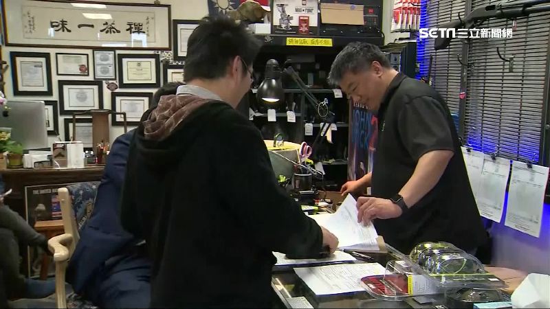 憂因武肺疫情被霸凌　美華人買槍自保