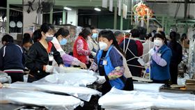 中國積極復工復產 擔憂歐美疫情衝擊製造業（1）中國正在積極復工復產，但工信部官員13日說，歐美等國武漢肺炎疫情的蔓延，會對中國製造業發展帶來一定的衝擊和影響。圖為閩台精密機械產業園的一家台資工廠，5日已全面復工復產。（中新社提供）中央社 109年3月13日