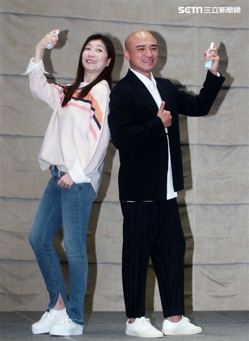 黃嘉千、小馬出席防疫產品記者會。（記者邱榮吉/攝影）