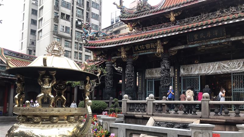 龍山寺正式停止供香　裊裊面貌成歷史
