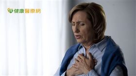 硬皮症進展雖然緩慢，但有相當高的機率會併發肺部疾病。初期併發間質性肺病的症狀並不明顯，患者常誤認為是感冒，或是體力下降，因此輕忽長期乾咳背後所代表的意義。