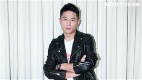 「練愛iNG」監製小刀接受三立新聞網專訪。（記者邱榮吉/攝影）