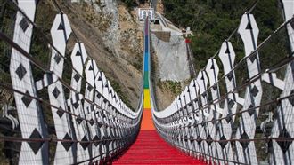 30樓俯瞰山谷　雙龍七彩吊橋將開放