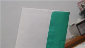 膠條,信封,口水,武漢肺炎(翻攝自 爆廢公社)