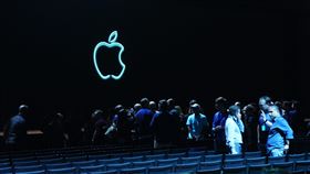 蘋果WWDC演講最吸睛蘋果公司（Apple）於6月3日至7日舉行2019年全球開發者大會（WWDC），重頭戲是第一天上午的專題演講，會後各國開發者紛紛討論新技術與新服務。中央社記者吳家豪舊金山攝　108年6月5日