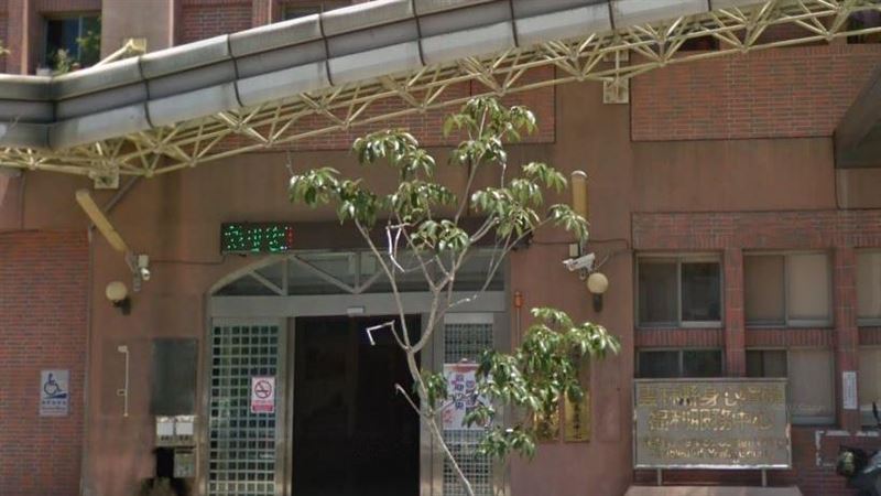 快訊／男自社福處7樓墜落　卡遮雨棚