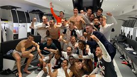C羅（Cristiano Ronaldo）和尤文圖斯隊友慶祝。（圖／翻攝自臉書）