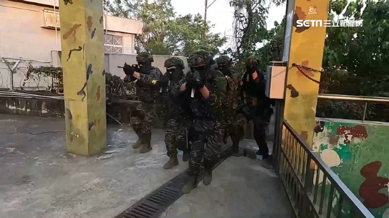馬防部雲台操演　機槍機砲實彈射擊