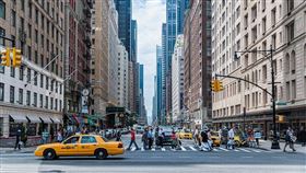 中央流行疫情指揮中心14日宣布將美國華盛頓州、紐約州及加州的旅遊警示提高為「第二級」。