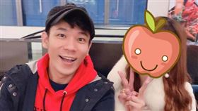 蘋果姐姐現況曝！「合體香蕉哥哥」網驚呆：20年都長一樣（圖／翻攝自香蕉哥哥臉書）