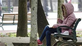 東北季風影響　天氣將轉多雲到晴中央氣象局預報，1日白天各地天氣仍舒適、溫暖。2日受東北季風影響，北部及東半部有局部短暫雨，南部山區偶有零星雨，其他地區是多雲到晴的天氣。中央社記者鄭傑文攝　109年3月1日
