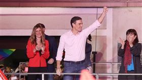 西班牙總理夫人葛梅茲（左）對武漢肺炎檢測呈陽性反應。（圖／翻攝自臉書）