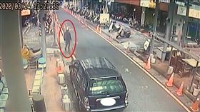 持刀,閒晃,台南,鐵絲