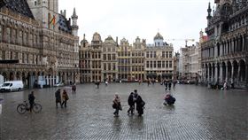 疫情衝擊比利時 知名景點大廣場冷清2019年冠狀病毒疾病肆虐歐洲，比利時布魯塞爾遊客大減，3月11日知名的世界文化遺產景點大廣場相當冷清。中央社記者唐佩君布魯塞爾攝 109年3月15日