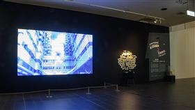國美館推數位展　秘密寫紙上轉化為影像國立台灣美術館3月起推出3檔數位藝術展，其中「秘密的總和3－意識的蛇」（圖），邀請觀眾將自身的秘密寫在紙條上，這些秘密也透過影像，轉化為「蛇」的形態。（國美館提供）中央社記者鄭景雯傳真　109年3月15日