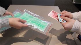 口罩,藥局,健保卡,實名制,武漢肺炎,新冠肺炎（示意圖／記者邱榮吉攝）