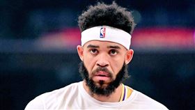 NBA／重心全停擺　麥基搞笑拍片
武漢肺炎,NBA,洛杉磯湖人,JaVale McGee
翻攝自推特